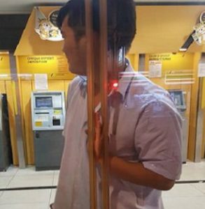 Lelaki Terperangkap Dalam Bank Selepas Pukul 12 Malam Teman Wanita Sebar Foto Lucu Kisah Dunia