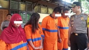 Gadis Gugurkan Kandungan Menggunakan Batang Ubi, Buang Bayi Di Jalanan