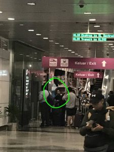 Wanita Dihina Selepas Nasihat Lelaki Belasah Isteri Di KLIA, Jawapan Last Akak Ni Memang SENTAP HABIS!