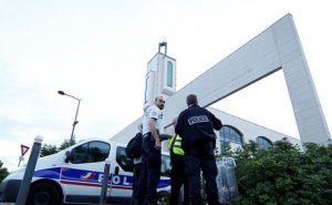 Lelaki Cuba Rempuh Masjid Di Paris