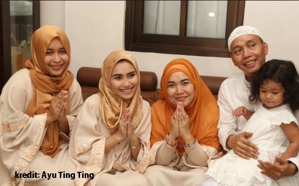 Aksi Cium Bibir Ayah Dipagi Raya Tersebar,Nama Ayu Ting Ting Disebut Lagi Sebagai Artis Kontroversi