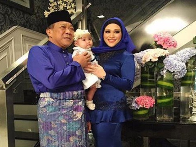 “Keluar Nanti Jangan Ikut Muka Bung Dah Ler..Buruk Benor..”, Komen Kurang Ajar Netizen Dengar Berita Kehamilan Zizie Ezette