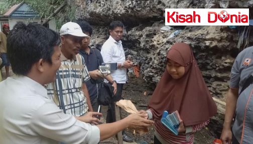 Selalu Ulang-Alik Pergi Sekolah Naik Perahu,Adik Ini Terima Kejutan Yang Tak Disangka