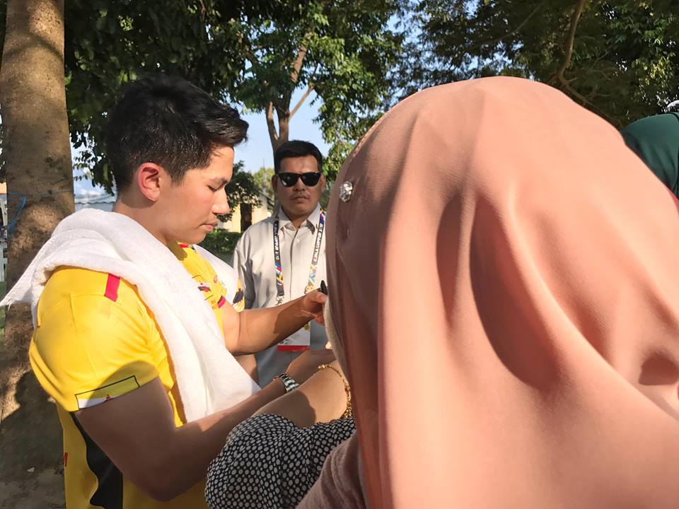 Gara-Gara ‘Histeria’ Jumpa Putera Mateen, Gadis Melayu Dianggap Murah?