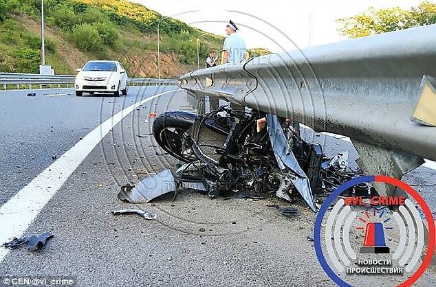 Lihat Apa Yang Berlaku Kepada Wanita Yang Berbikini & Memakai Kasut Tumit Tinggi Ketika Menunggang Motorsikal!