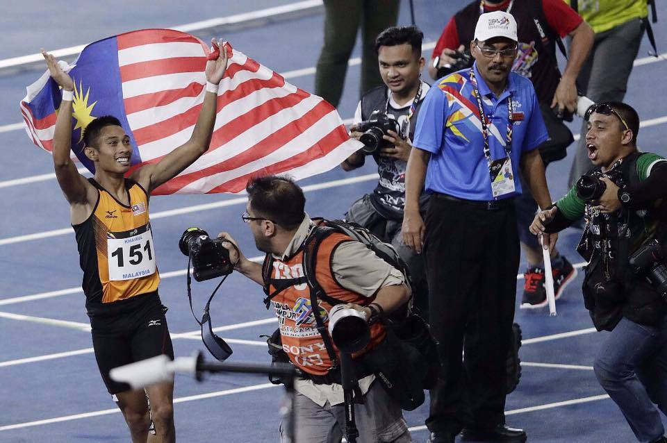 (Video) “Suruh Berhenti Dia Tak Nak..”, Aksi Jurugambar Sukan Kejar Khairul Hafiz Cuit Hati Netizen!