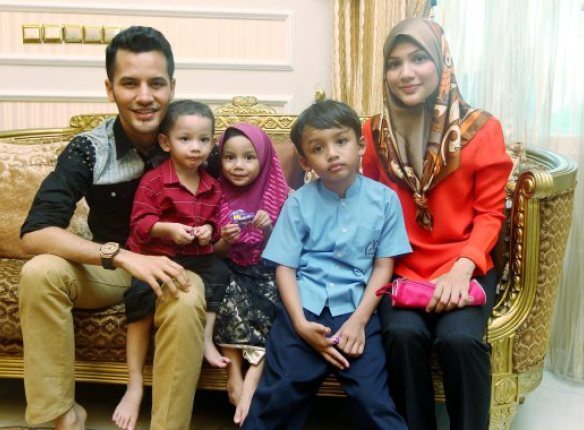 Tahniah! Aliff Syukri dan Isteri Timang Baby Baru “BabyTerlajakLaris”,Ini Dia Bayinya Yang Sangat Comel Itu