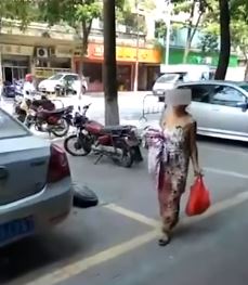 (Video) Bersalin Tepi Jalan Ketika Pulang Dari Kedai Runcit, Tindakan Lanjut Daripada Wanita Ini Buat Netizen Terkejut!