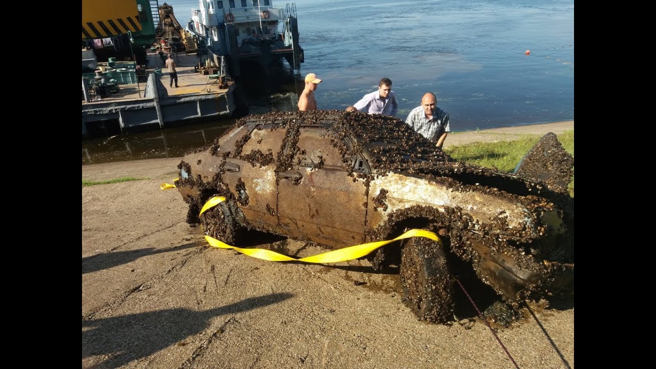 Sebuah Kereta Di Temui Di Laut dan Di Bawa Ke Darat,Polis Terus Berteriak OMG Bila Tengok Apa Yang Ada Dalam Kereta Itu