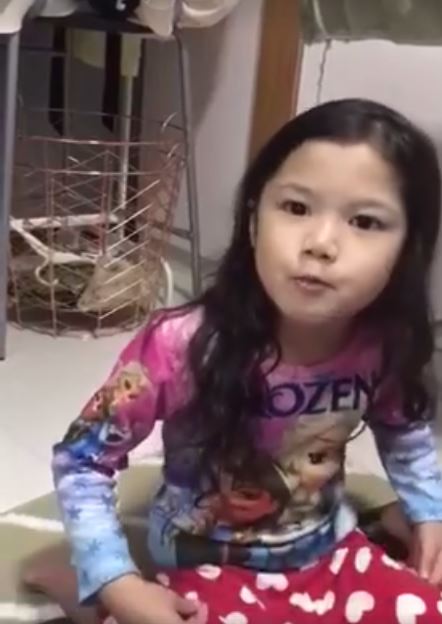 (Video) “Awak Kena Ambil Wuduk, Solat 5 Times A Day..”, Kepetahan Adik Comel Beri Nasihat Mengenai Solat Buat Netizen Respect!