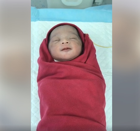 Tahniah! Aliff Syukri dan Isteri Timang Baby Baru “BabyTerlajakLaris”,Ini Dia Bayinya Yang Sangat Comel Itu