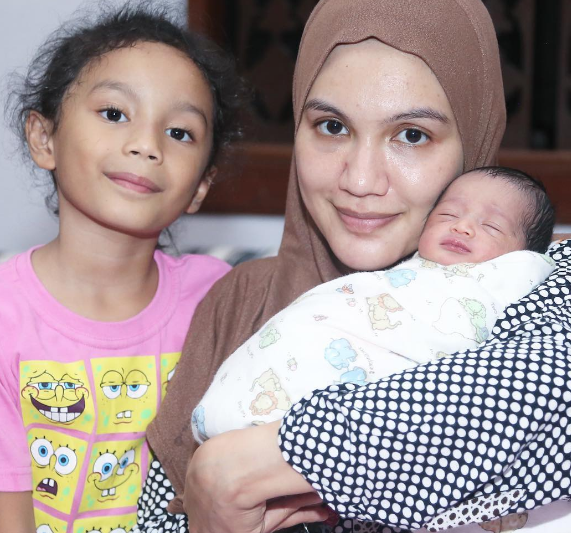 Ini Dia BabyTerlajakLaris Aliff Syukri Yang Makin Besar dan Comel,Dapat Banyak Sponsor dan Makin Ramai Peminat