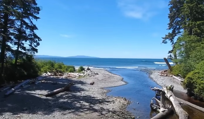 Sebuah Kereta Di Temui Di Laut dan Di Bawa Ke Darat,Polis Terus Berteriak OMG Bila Tengok Apa Yang Ada Dalam Kereta Itu