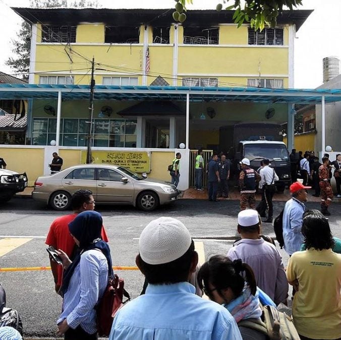 Dalam Keadaan Kelam Kabut Mahu Selamat Diri,Sempat Lagi Dia Selamatkan Bayi Kecil Ustaz