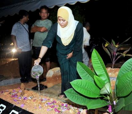 “Saya Tak Akan Maafkan Mereka..Biar Mereka Meringkuk Dalam Penjara…” -Ibu Mangsa