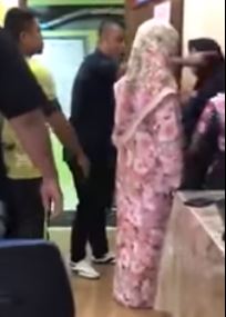 [Video] Viral Bapa Sado Serang Cikgu Selepas Tidak Puas Hati Anak Dihukum!