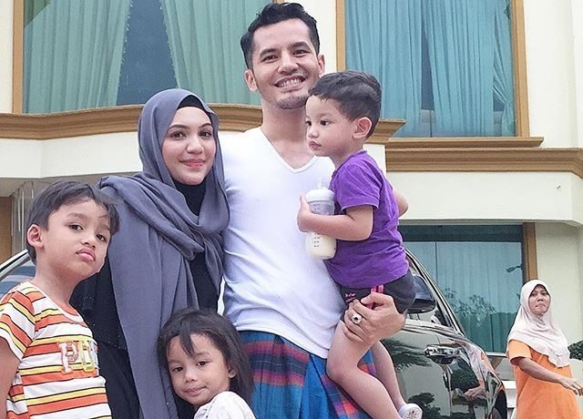 Tahniah! Aliff Syukri dan Isteri Timang Baby Baru “BabyTerlajakLaris”,Ini Dia Bayinya Yang Sangat Comel Itu