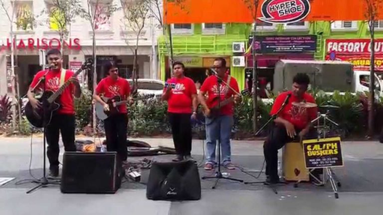 Dia Nampak Sangat Kusut Masai dan Ramai Orang Pandang Sebelah Mata