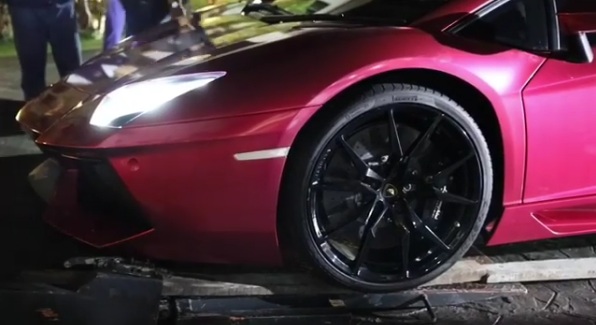 Merecik Habis !!!Inilah Dia Lamborghini Pink Ds Vida Yang Baru Sahaja Di Hantar Sampai Ke Rumah