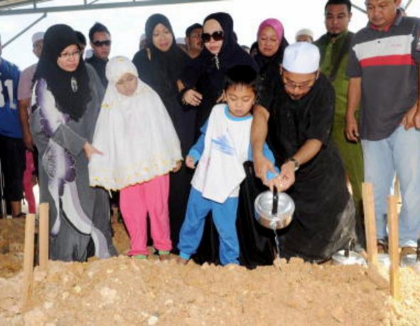 “Dua Anak Saya Sedang Tunggu Saya Di Syurga..”, Tragedi Tahfiz Ingatkan Datuk Vida Arwah Anak Yang Maut Dalam Kebakaran…