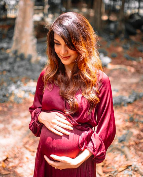 Foto ‘Maternity Shoot’ Aamyra Rosli & Amar Baharin Tarik Perhatian Netizen. Cantiknya!