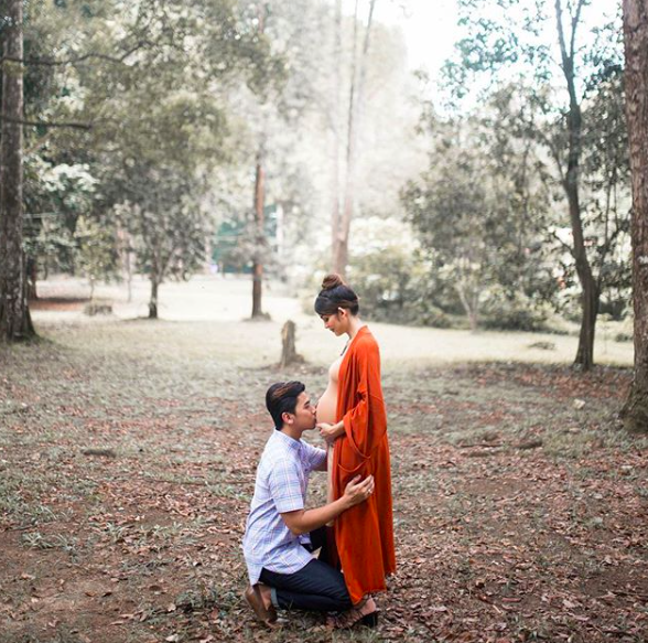 Foto ‘Maternity Shoot’ Aamyra Rosli & Amar Baharin Tarik Perhatian Netizen. Cantiknya!