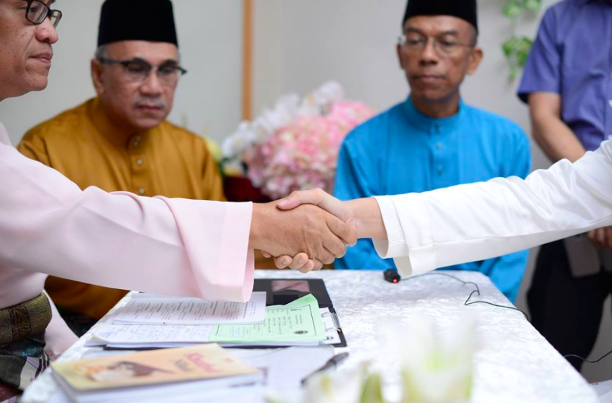 Kahwin Di Hospital Kerana Bapa Nazak, Beberapa Minit Kemudian Bapa Telah ‘Pergi’.. Sebak