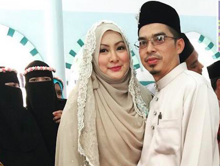 Hanya Kerana Teguran Pakai Rantai – Permulaan Kisah Percintaan Abby Abadi & Suami Sweet Habis!