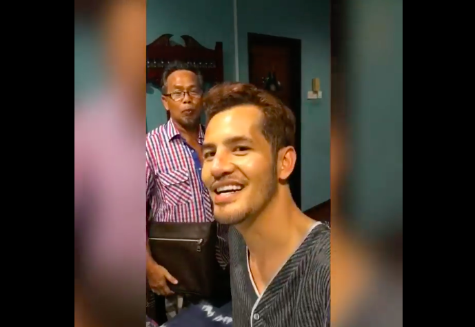 [Video] ‘Saya Bukan Dari Keluarga Yang Ada-Ada’ – Aliff Syukri Hadiahkan Beg Mewah Gembirakan Ayah