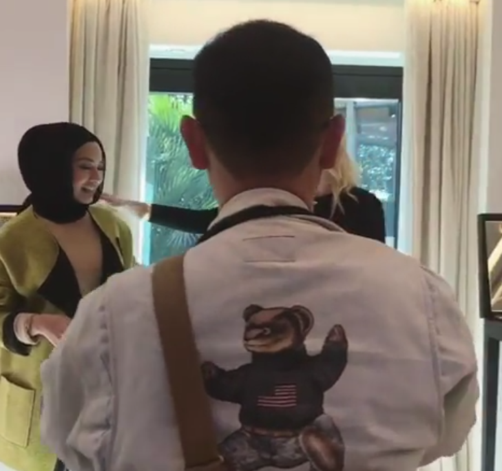 Neelofa Dikecam Netizen Kerana Pakai Tudung Singkat & Nampak Anak Rambut…