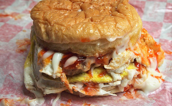 Burger Special Malaysia Rupa-rupanya Laku Keras Dekat Amerika,Dijual RM50 Sebiji,Wow!!!!