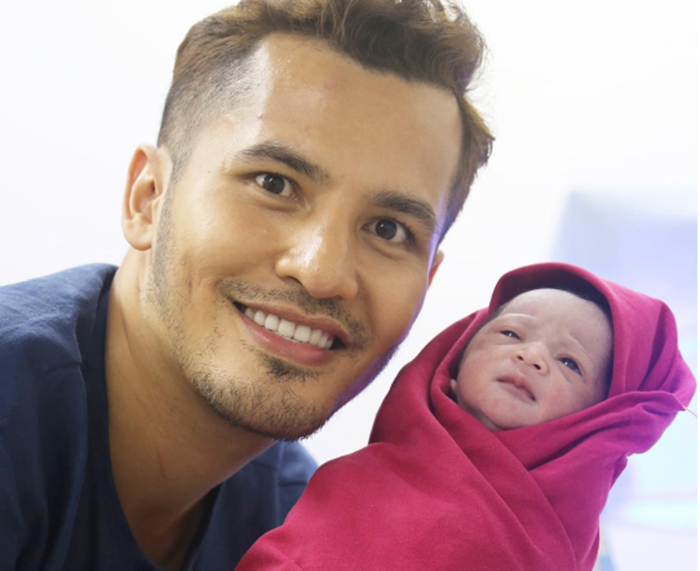 Wanita Hina Wajah Baby Aliff Syukri,Kena Kecam Berjemaah Dengan Netizen