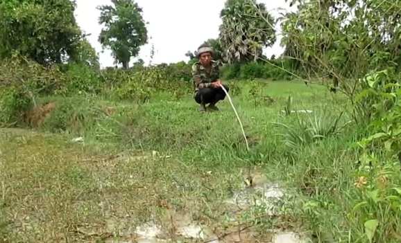 Lelaki Ini Guna Umpan Lain Dari Yang Lain Untuk Pancing Ikan Besar-besar,Apakah Pancingan Itu??