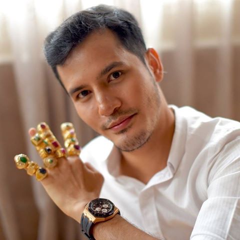 Ds Aliff dan DS Vida Tayang Jam Tangan Mewah Macam Harga Rumah, Ramai Ke Netizen Dengki ??