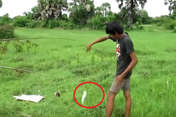 Lelaki Ini Guna Umpan Lain Dari Yang Lain Untuk Pancing Ikan Besar-besar,Apakah Pancingan Itu??