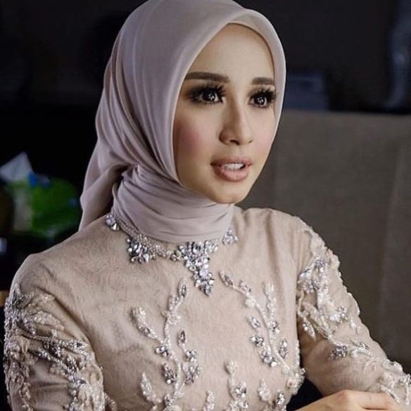 Hal dan Fakta Menarik Yang Dibualkan Netizen Sepanjang Majlis Perkahwinan Bella dan Engku Emran di Bandung