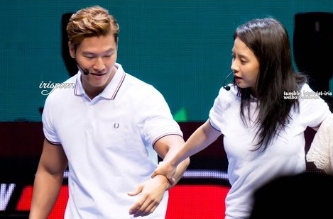 Paparazzi Ikut Ke Mana Sahaja Kim Jong Kook Pergi Untuk Intip Siapa Buah Hatinya, Ini Hasilnya