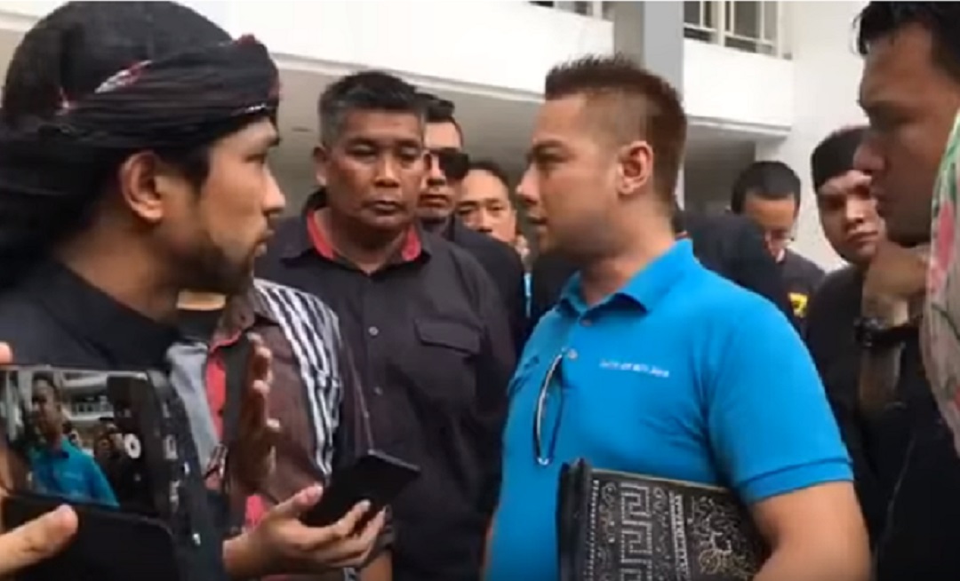 Video Boy Iman Kena Tangkap Polis Sambil Senyum Sinis dan Ditekup Muka Viral,Netizen Persoal Kenapa Perlu Mahu Tekup Muka?