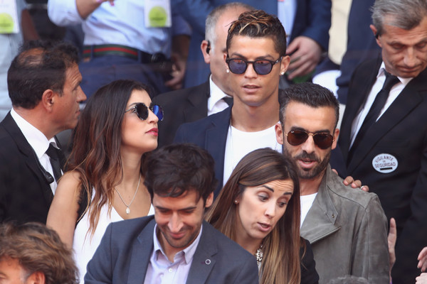 Inilah Dia Cincin Berlian Super Mahal Yang Dihadiahkan Cristiano Ronaldo Buat Kekasih,Harganya Buat Netizen Melopong