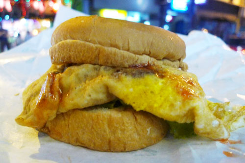 Burger Special Malaysia Rupa-rupanya Laku Keras Dekat Amerika,Dijual RM50 Sebiji,Wow!!!!