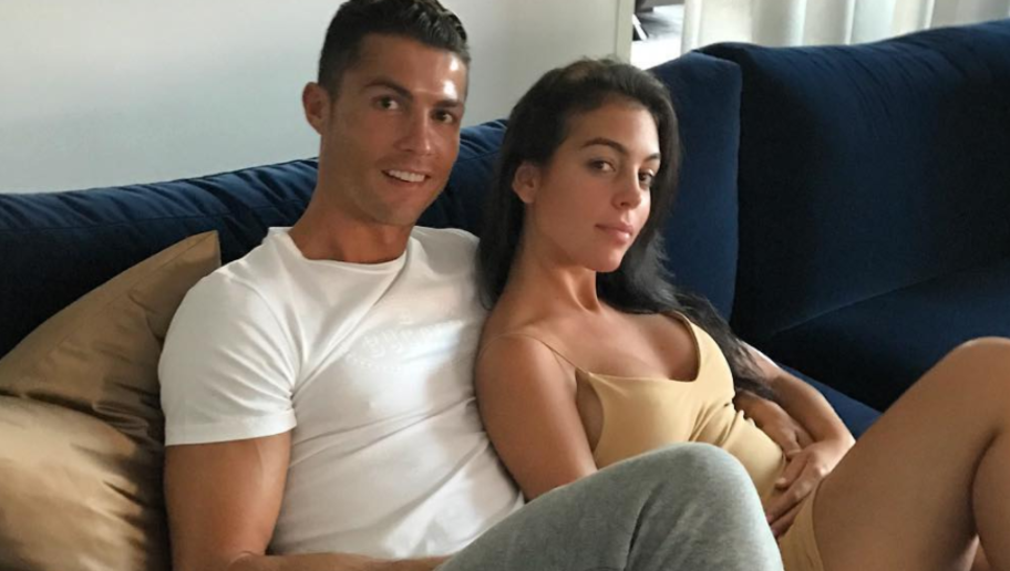 Bakal Timang Cahaya Mata Ke-4,Cristiano Ronaldo Gembira Kekasih Sudah Sarat Mengandung dan Menunggu Waktu Untuk Bersalin