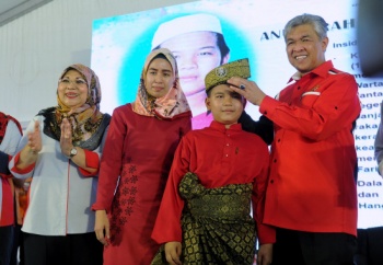 Tahniah Adik! Anak Macam Inilah Yang Kita Mahu,Dapat Anugerah Hang Tuah Sebab Selamatkan Kawan Masa Tahfiz Terbakar