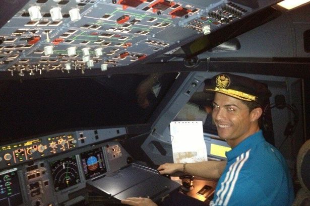 Ini Dia Koleksi Gambar Private Jet Cristiano Ronaldo Yang Merecik Habis!!!