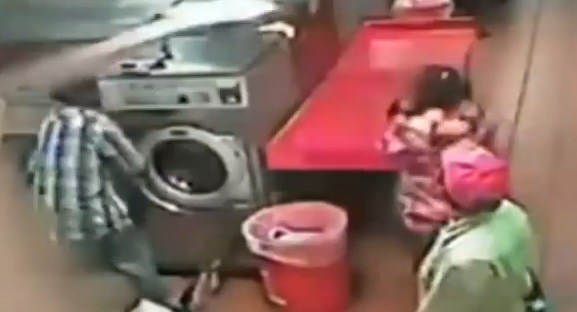 Ayah Bergurau Dengan Anak Letak Dalam Mesin Basuh Di Kedai Dobi Vira,Inilah Yang Jadi Pada Sang Anak