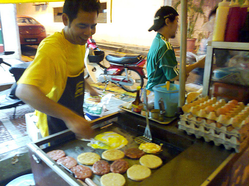 Burger Special Malaysia Rupa-rupanya Laku Keras Dekat Amerika,Dijual RM50 Sebiji,Wow!!!!