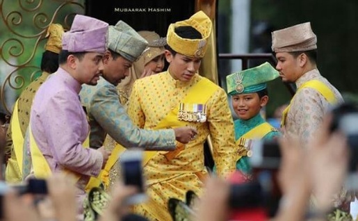 Sambutan Jubli Emas Keluarga Diraja Brunei, Putera Mateen Yang Kacak Tarik Perhatian Ramai Pihak dan Media