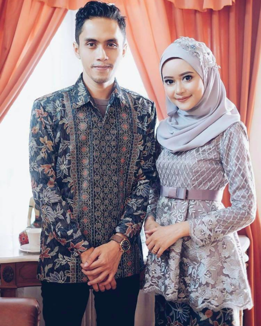 [FOTO] Baju Batik Couple Curi Tumpuan Netizen. Menariknya!