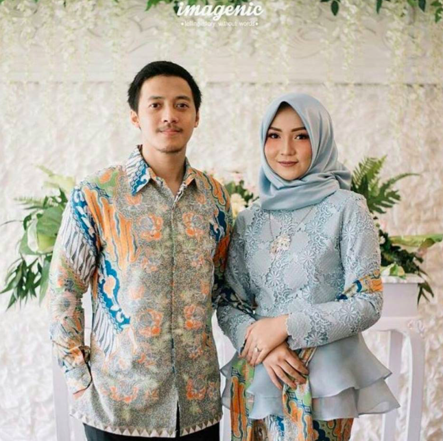 [FOTO] Baju Batik Couple Curi Tumpuan Netizen. Menariknya!