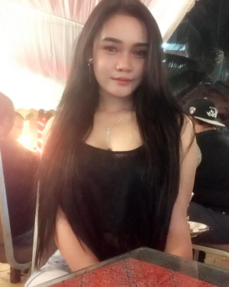 [FOTO] Viral Gadis ‘Mesra’ Dengan Abang Polis, Siapa Dia? Cantiknya..