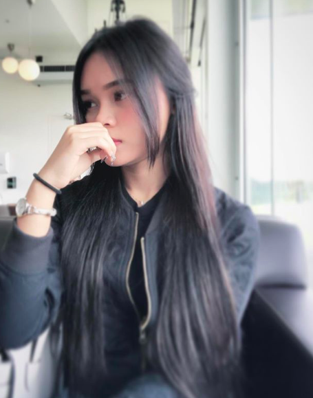 [FOTO] Viral Gadis ‘Mesra’ Dengan Abang Polis, Siapa Dia? Cantiknya..